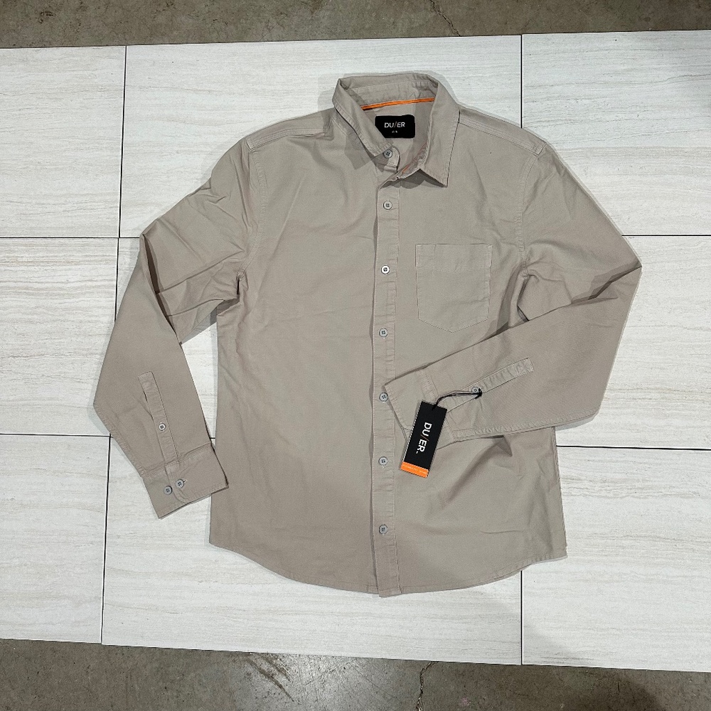 NWT - DUER Men's Performance Oxford Shirt in Khaki Tan. Size Medium